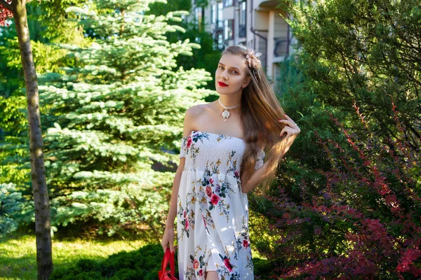 Menina Bonita Nova Vestido Brilhante Projetado Com Impressão Colorida Lindas — Fotografia de Stock