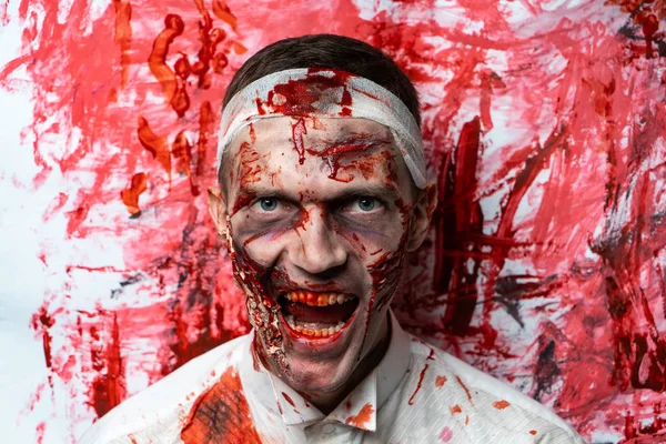 Zombie Loco Horror Maquillaje Persona Con Camisa Blanca Sudor Sangriento —  Fotos de Stock
