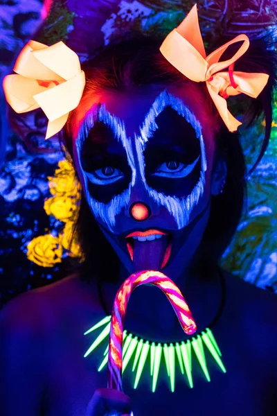 Läskig Clown Smink Till Halloween Skär Hud Kinderna Röda Näsa — Stockfoto