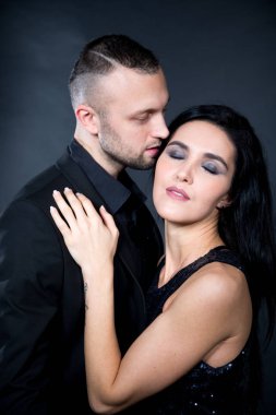 Rol yapma oyunları severler. Hakim soyunmak itaat bir ortağı baştan. Kız siyah parlak elbise giymiş. Fısıltı kulaktan kulağa kapatın. Hissediyorum nunavukatı etkisi gıdıklıyor. Şehvetli tarihi fikir. Tematik bdsm partisi