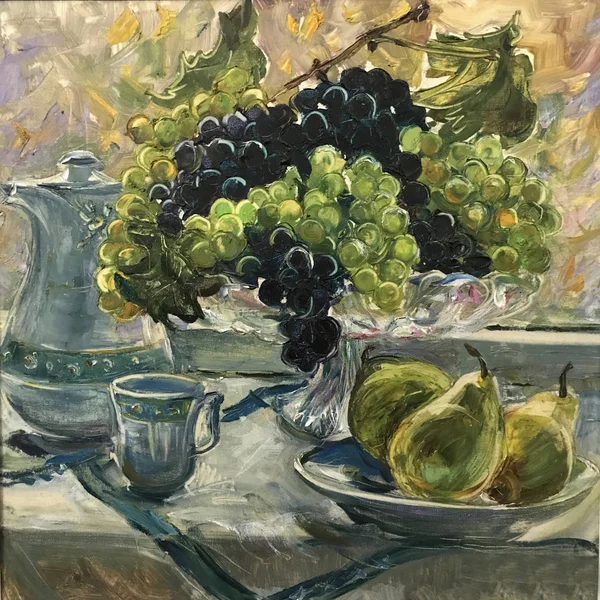 painting green blue grapes in vase