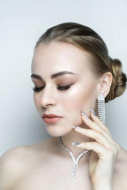 Kadın modasına uygun makyaj.