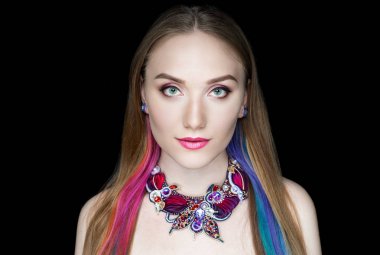 Yüz Moda modeli pembe mavi saç