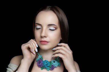 güzellik kadın yeşil kolye