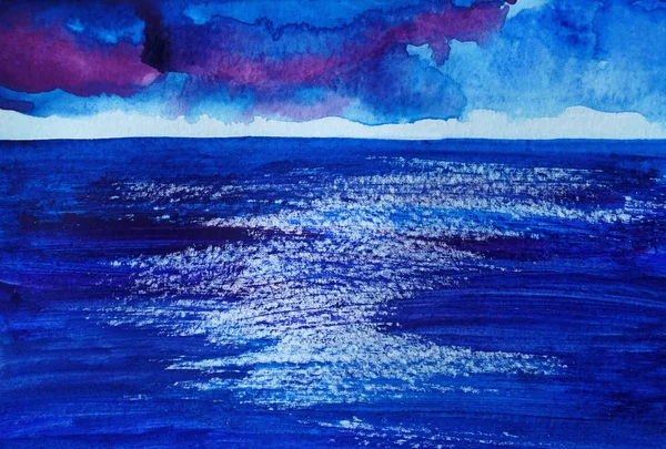 Малюнок яскраво-блакитного моря, небесно-фіолетові хмари — стокове фото