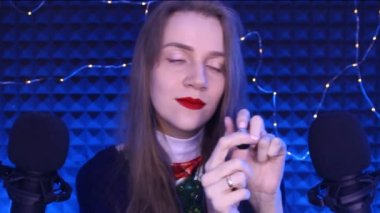 Asmr Video binaural zihin gevşemesi için sesler, karıncalanma, zevk. Kulaktan kulağa dokunarak. Dokunaklı küçük demir kap isabet. Derin akıllarda karıncalanma duyguları için yeni tetikleyiciler. Kırmızı dudaklar parlak makyaj