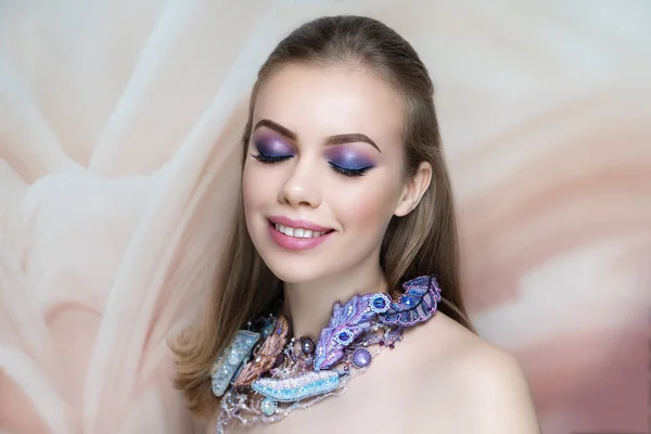 Profesjonalny różowy fioletowy niebieski makijaż — Zdjęcie stockowe
