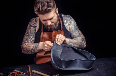 Leather Skinner çalışmalarına odaklandı 