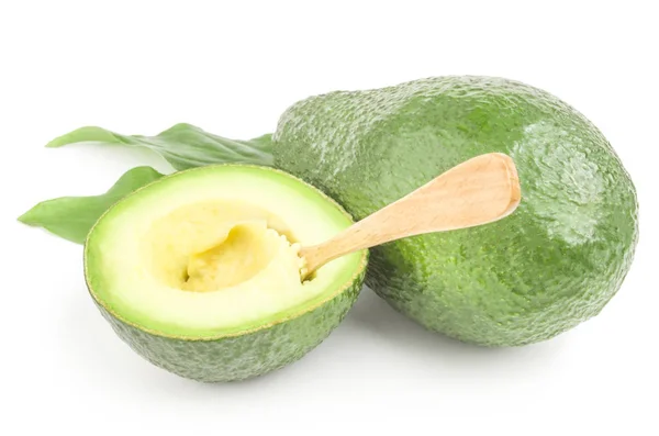 Verse avocado's geïsoleerd op een witte knipsel — Stockfoto