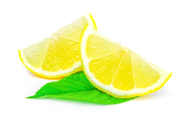Limon beyaz bir arka plan üzerinde izole — Stok fotoğraf