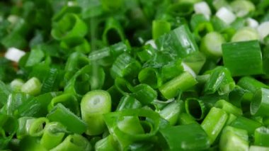 Salata makro görünümü için yeşil soğan ve dereotu taze kesim