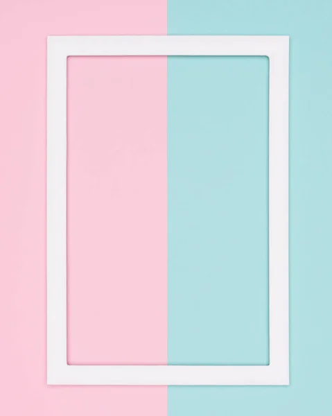 抽象几何柔和的蓝色和粉红色的彩色纸平躺背景 带有空图片框的简约模板模拟 — 图库照片