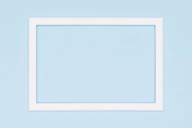 Soyut düz pastel mavi renkli kağıt doku minimalizm arka plan yattı. Boş resim çerçevesini alay etmek yukarıya ile en az şablonu.