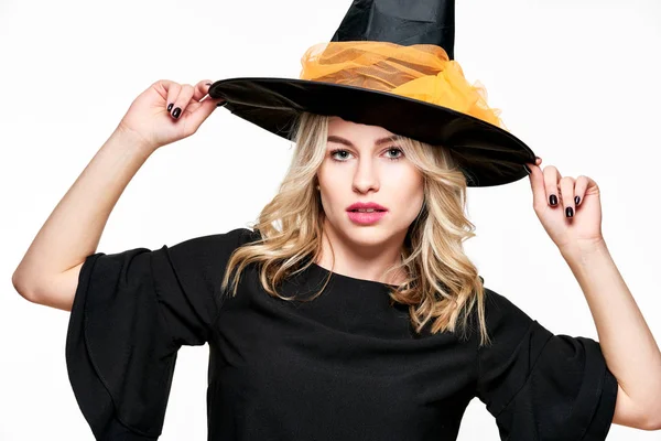 Smyslné Halloween Čarodějnice Studiový Portrét Atraktivní Mladá Žena Oblečená Čarodějnice — Stock fotografie