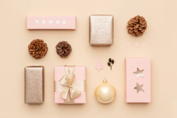 Pastel Rosa Oro Mínimo Fondo Navidad Hermosos Regalos Navidad Nórdicos — Foto de Stock