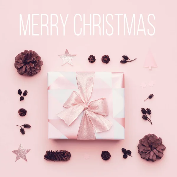Пастельний Рожевий Мінімальний Різдвяний Фон Прекрасний Різдвяний Подарунок Ізольований Пастельному — стокове фото