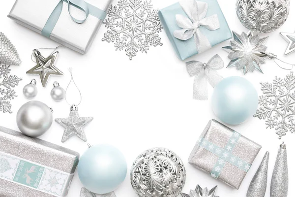 Zilver Pastel Blauwe Kerstmis Geschenken Ornamenten Decoraties Geïsoleerd Een Witte — Stockfoto