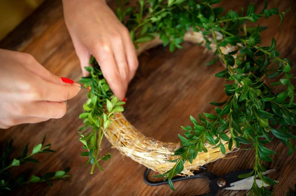 Unrecognisable Woman Making Christmas Wreath Diy Christmas Decoration Concept Hands — Stock Photo, Image