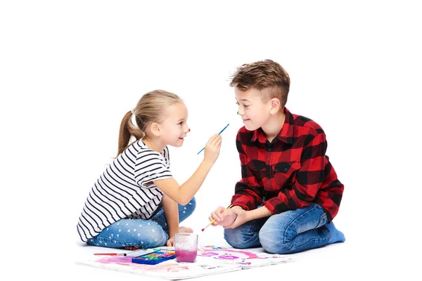 Irmão Irmã Divertindo Pintando Com Aquarelas Crianças Criativas Felizes Aula — Fotografia de Stock