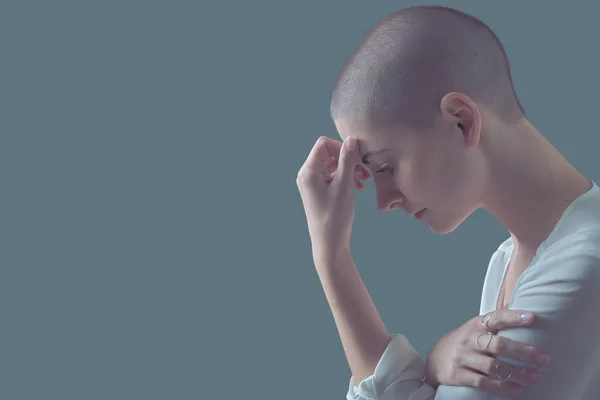 Üzgün Korkmuş Depresif Kadın Kanser Hasta Portre Kopya Alanı Ile — Stok fotoğraf