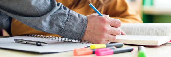 Jonge Onherkenbaar Leraar Zijn Leerling Klas Helpen Onderwijs Tutoring Aanmoediging — Stockfoto