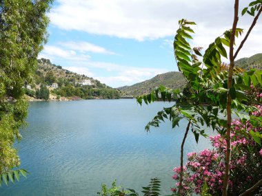 Reservoir El Chorro, Andalusia içinde yansıma