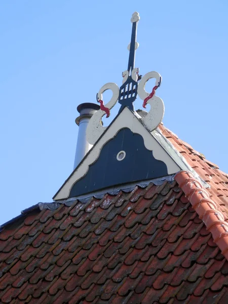 Dois Cisne Gable Decoração Casa Aldeia Pescadores Holandeses — Fotografia de Stock