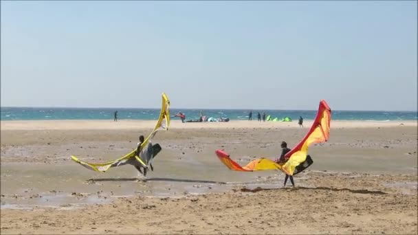 Tarifa Espanha Abril 2019 Preparação Kitesurf Praia Tarifa Andaluzia Sul — Vídeo de Stock