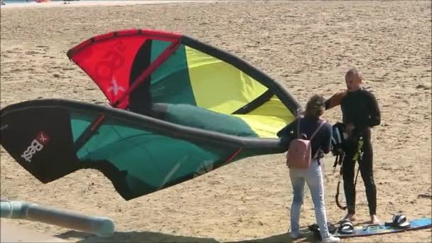 Tarifa Espanha Abril 2019 Preparação Kitesurf Praia Tarifa Andaluzia Sul — Vídeo de Stock