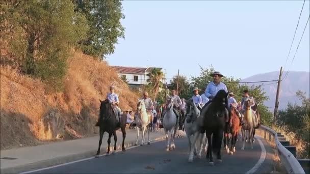 Alora Spanien August 2018 Eine Gruppe Lokaler Reiter Bildet Eine — Stockvideo