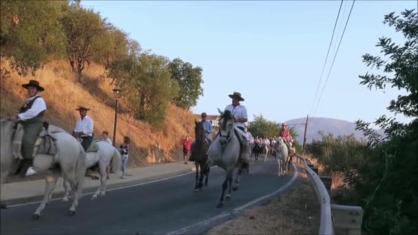 Alora Spanien August 2018 Eine Gruppe Lokaler Reiter Bildet Eine — Stockvideo