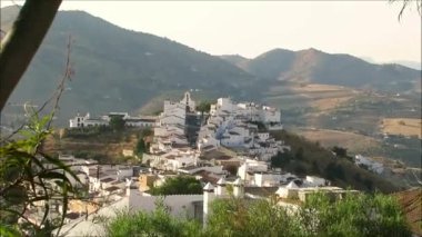 Endülüs, Alora tepede teraslı evler üzerinde yükselen Calvario Kilisesi
