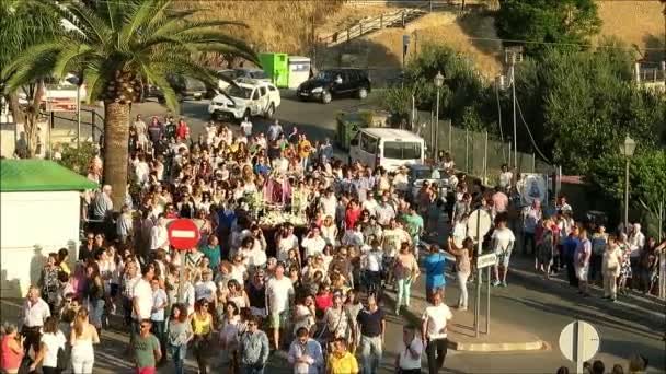 Alora Spanien August 2018 Ortsbewohner Die Flores Begleiten Patronin Von — Stockvideo