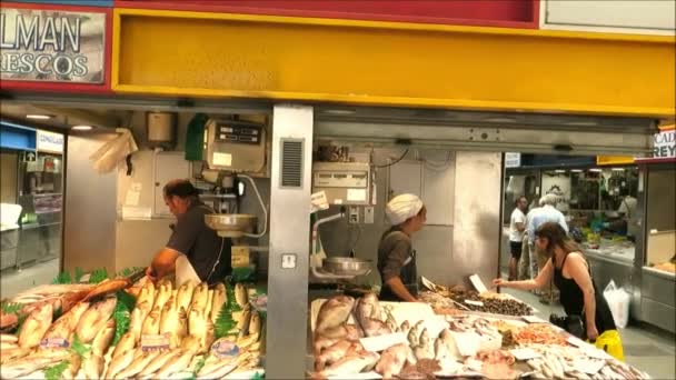 Málaga España Octubre 2018 Variedad Pescados Mariscos Frescos Exhibición Mercado — Vídeo de stock