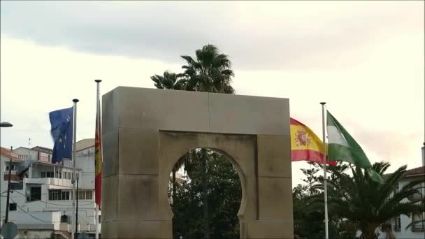 Алора Испания Октября 2018 Года Флаги Испании Андалусии Алоры Ветреный — стоковое видео
