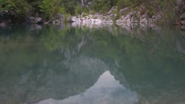 Dağ gölü görüntüleri