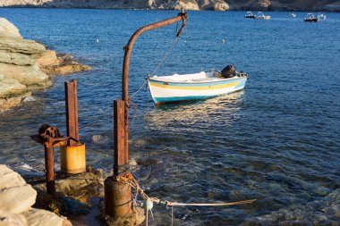 Su üzerinde yüzen küçük Motorlu kayak sandallar