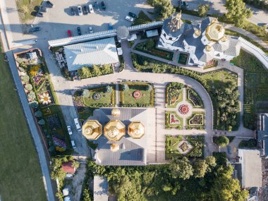 Kilise altın kubbe havadan çekim