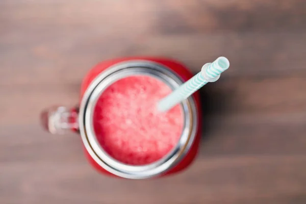 Smoothie à la pastèque dans un bocal à maçon. Choix santé — Photo