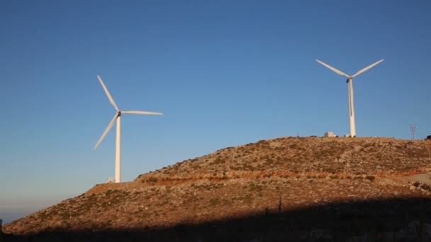 Windmolen de boerderij. Groene energie — Stockvideo