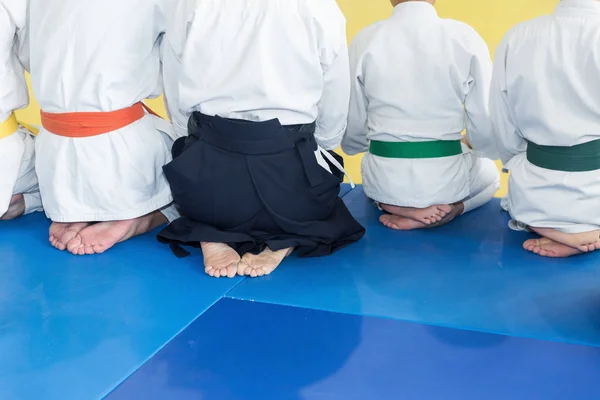 People in kimono and hakama on martial arts training — Stock Photo, Image