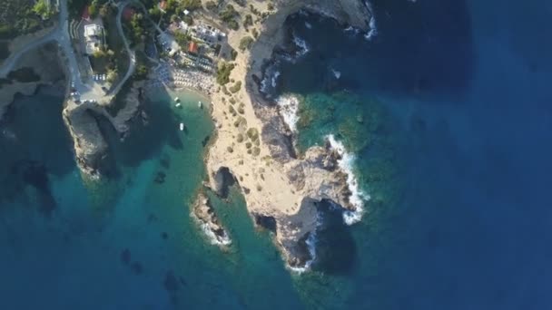 Imágenes aéreas de aviones no tripulados de Bali Beach en Rethymno, Grecia — Vídeos de Stock