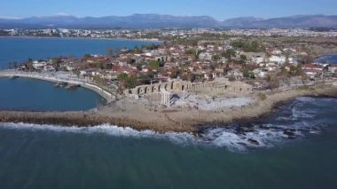 Antik kent yan ve Apollo Tapınağı kalıntıları havadan görüntüleri