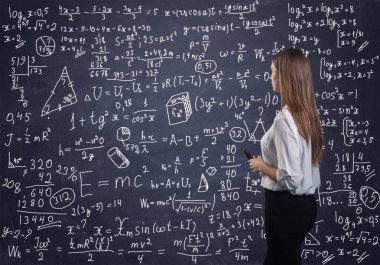 Güzel kadın nasıl bir matematik sorunu çözmek için düşünme
