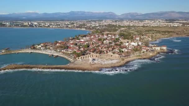 Aerial footage of antique city Side and Apollo temple ruins — Stock Video