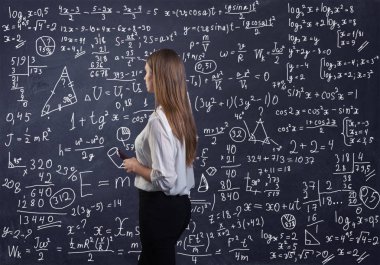 Güzel kadın nasıl bir matematik sorunu çözmek için düşünme