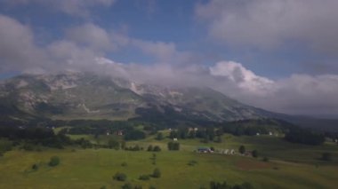 Durmitor parkına yakın Bobotov Kuk hava görünümü, Karadağ