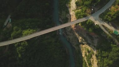Kuzey Karadağ'daki Tara Nehri üzerindeki Curceviç Köprüsü. Havadan çekilen görüntüler