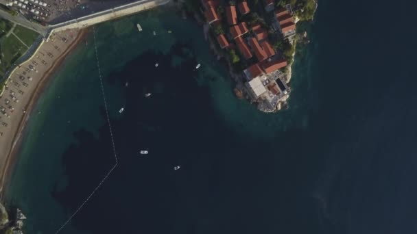 Luchtopnames van Sveti Stefan eiland in Budva — Stockvideo