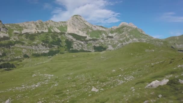 Luftaufnahme auf bobotov kuk in der Nähe des Durmitor-Parks, Montenegro — Stockvideo